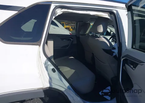 2021 Toyota Rav4 Xle z USA, uszkodzony, nr VIN 2T3W1RFV0MW172108